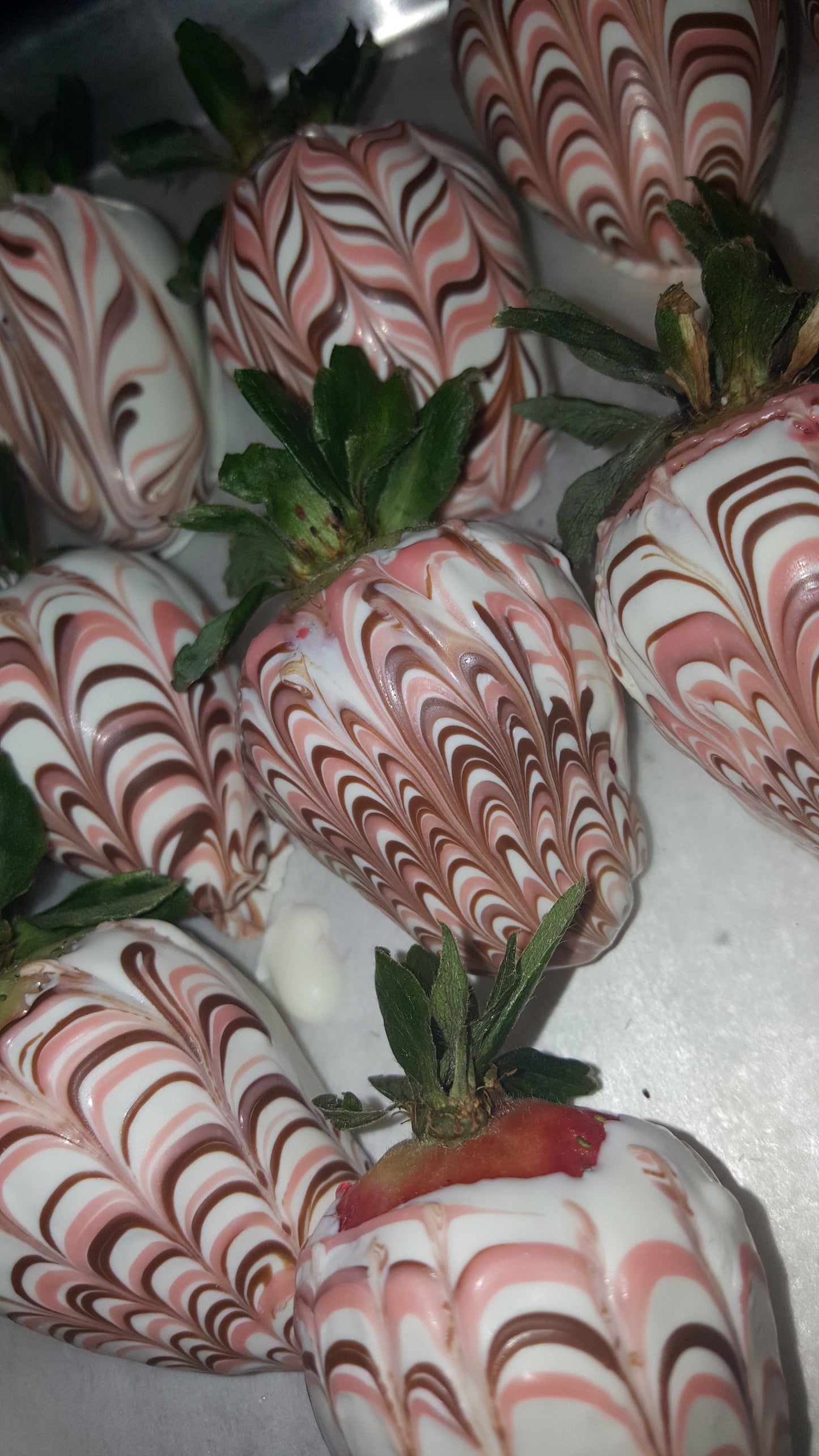 Strawberries - Chocolate Covered/Dipped (Marble)
