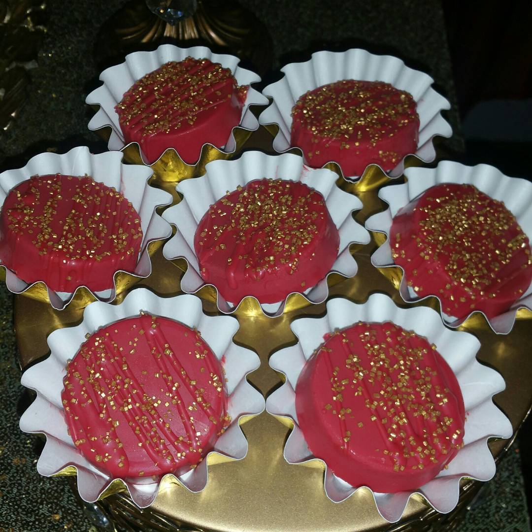 Oreo Cookies - Chocolate Covered/Dipped (Red & Gold)