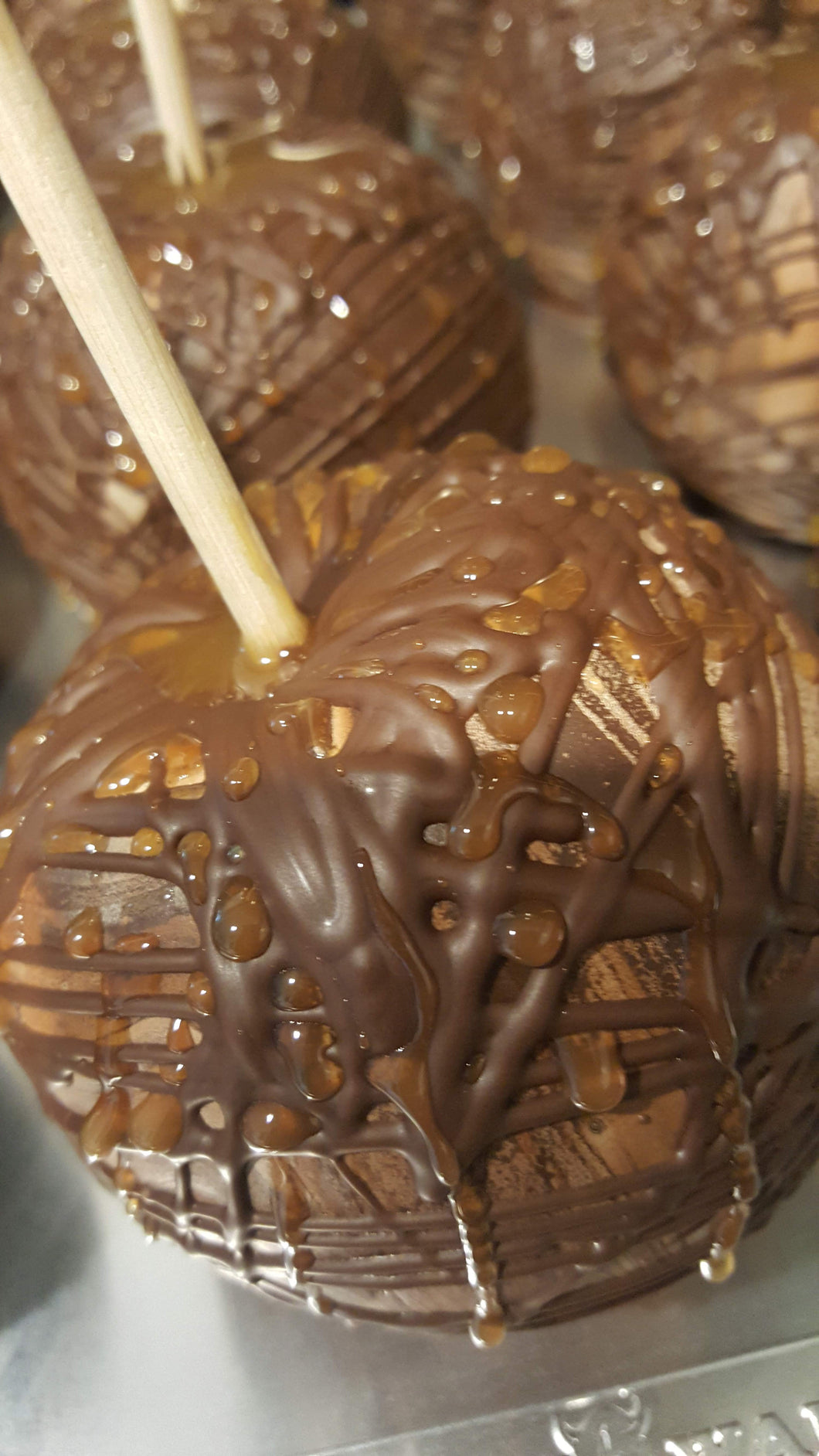 Apples – Chocolate Covered/Dipped (Caramel Drizzle)